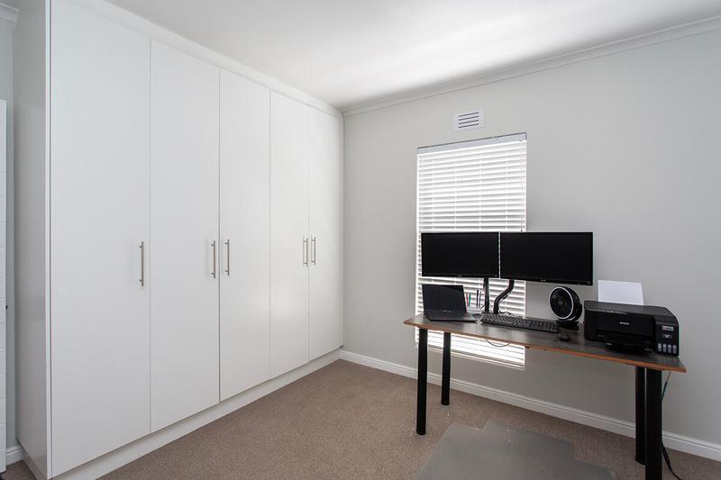 3 Bedroom Property for Sale in Sunningdale Western Cape